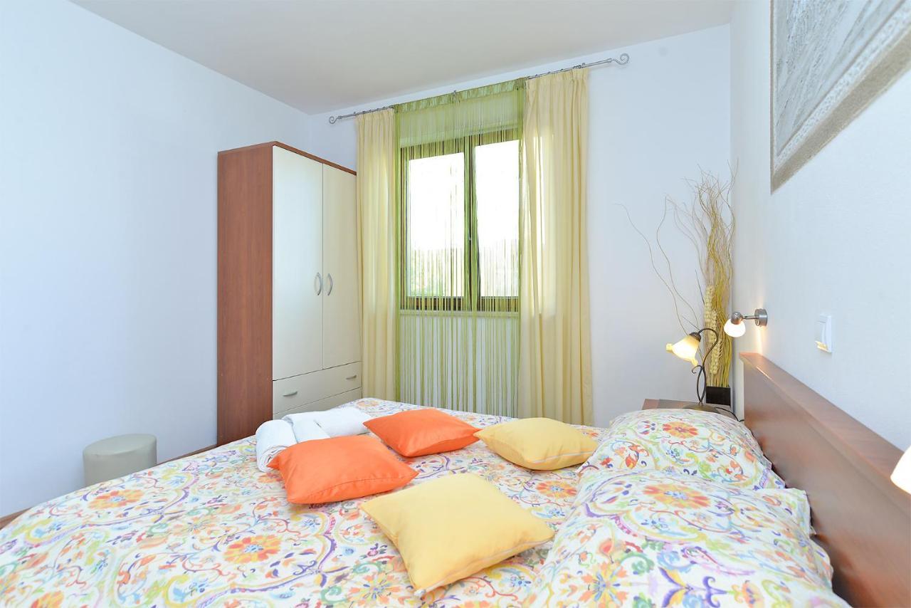 Apartment Jadranko 1761 Peroj Buitenkant foto