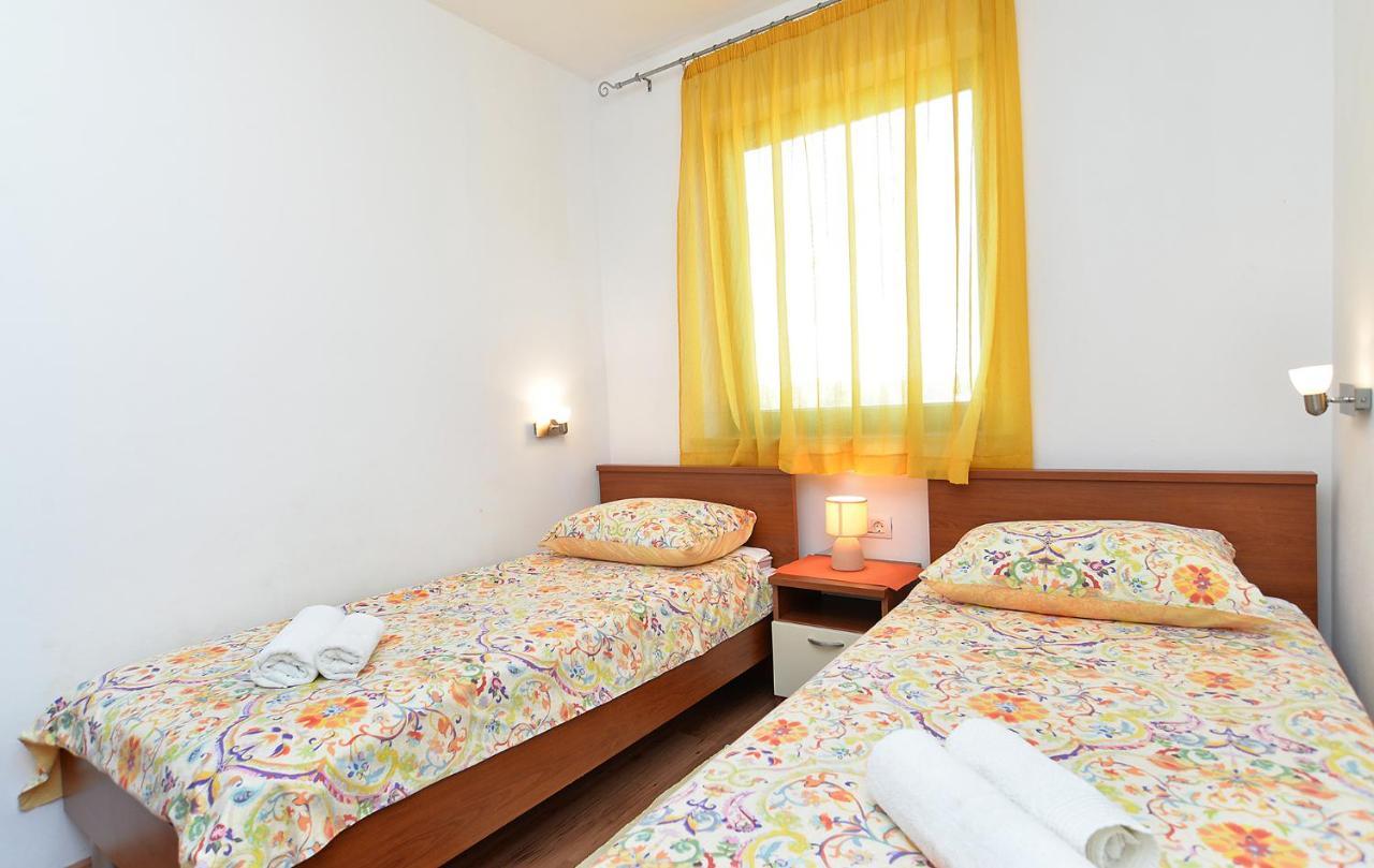 Apartment Jadranko 1761 Peroj Buitenkant foto