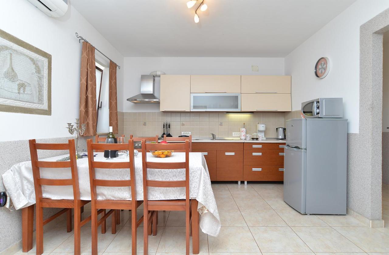 Apartment Jadranko 1761 Peroj Buitenkant foto