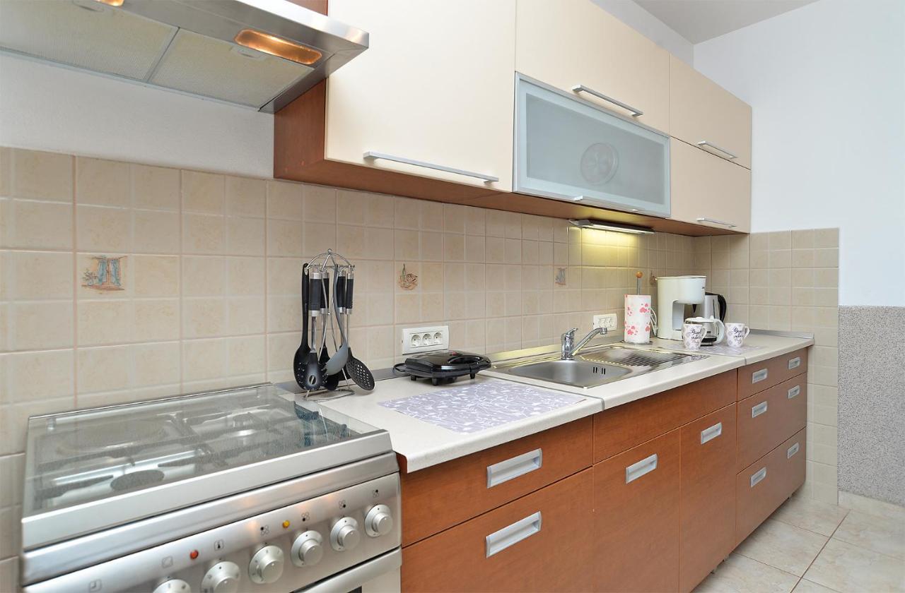 Apartment Jadranko 1761 Peroj Buitenkant foto