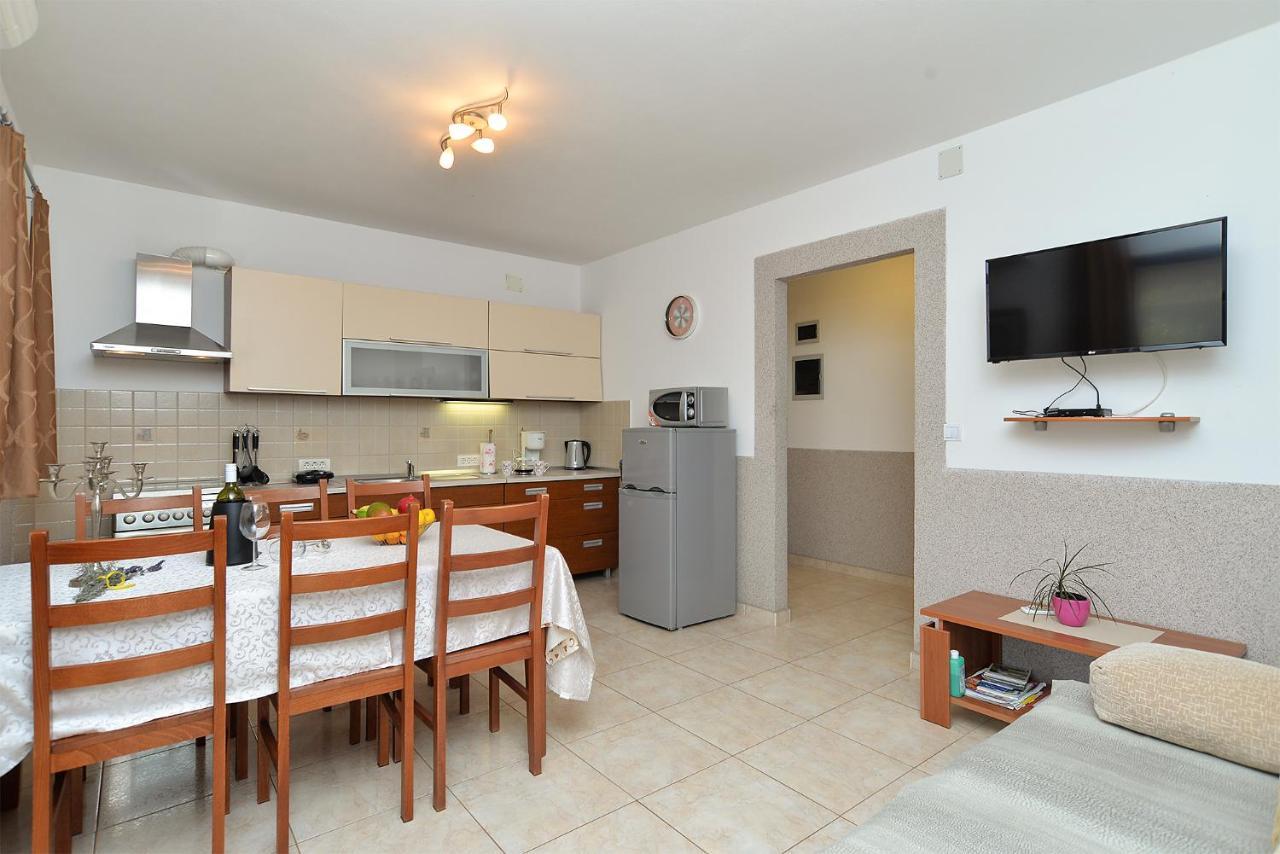 Apartment Jadranko 1761 Peroj Buitenkant foto
