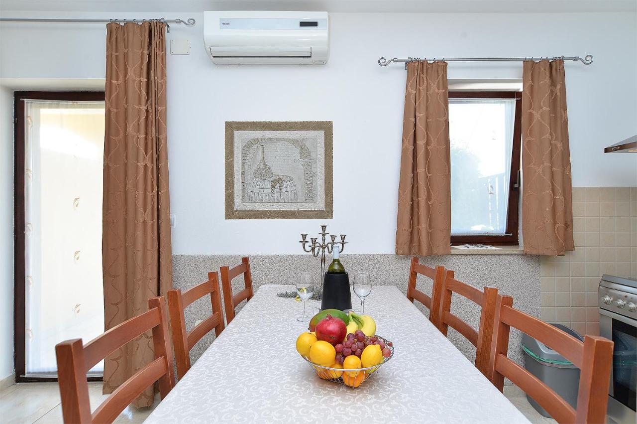 Apartment Jadranko 1761 Peroj Buitenkant foto