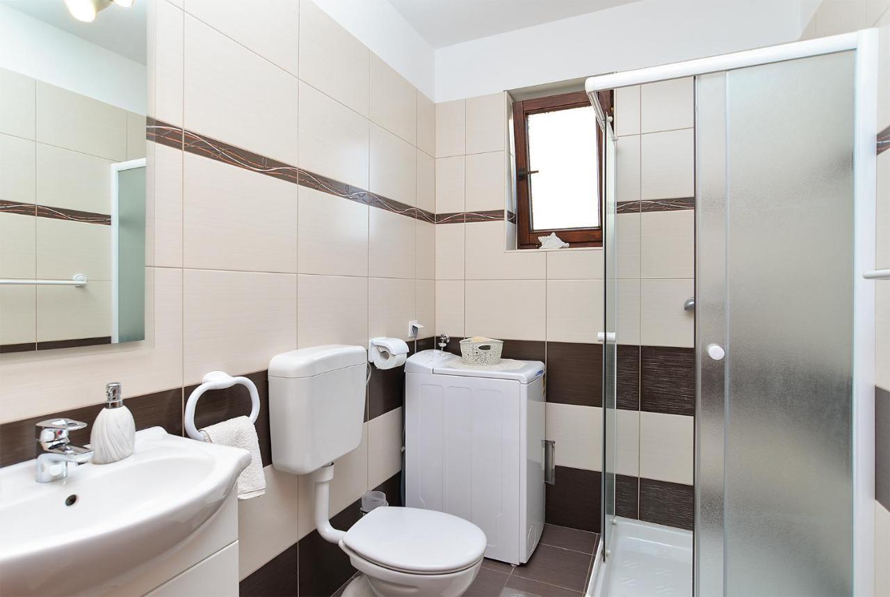 Apartment Jadranko 1761 Peroj Buitenkant foto