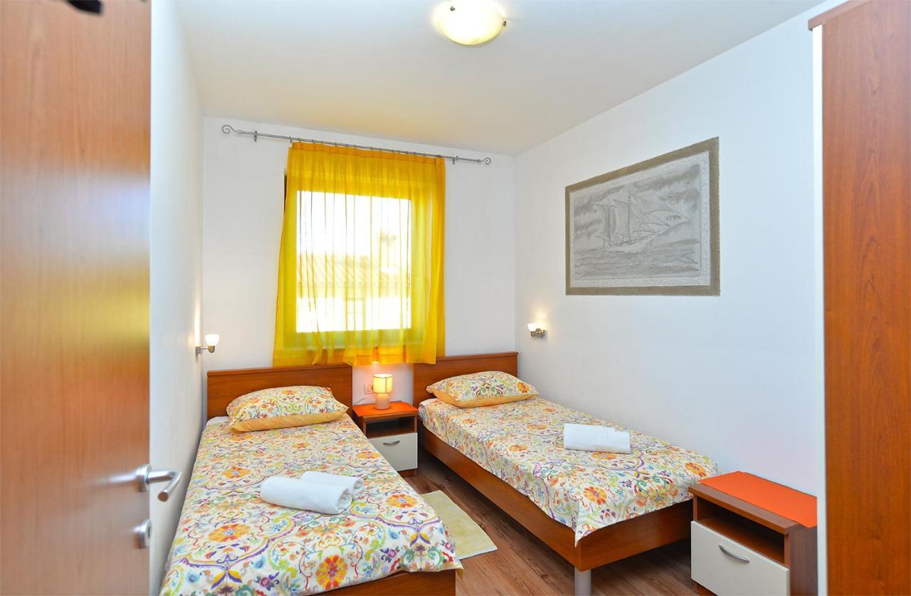 Apartment Jadranko 1761 Peroj Buitenkant foto