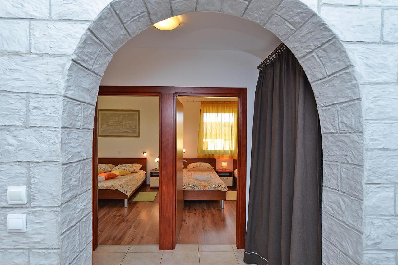 Apartment Jadranko 1761 Peroj Buitenkant foto