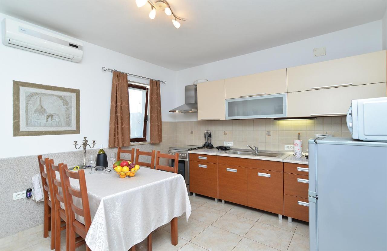 Apartment Jadranko 1761 Peroj Buitenkant foto