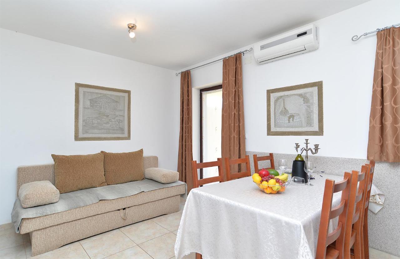 Apartment Jadranko 1761 Peroj Buitenkant foto