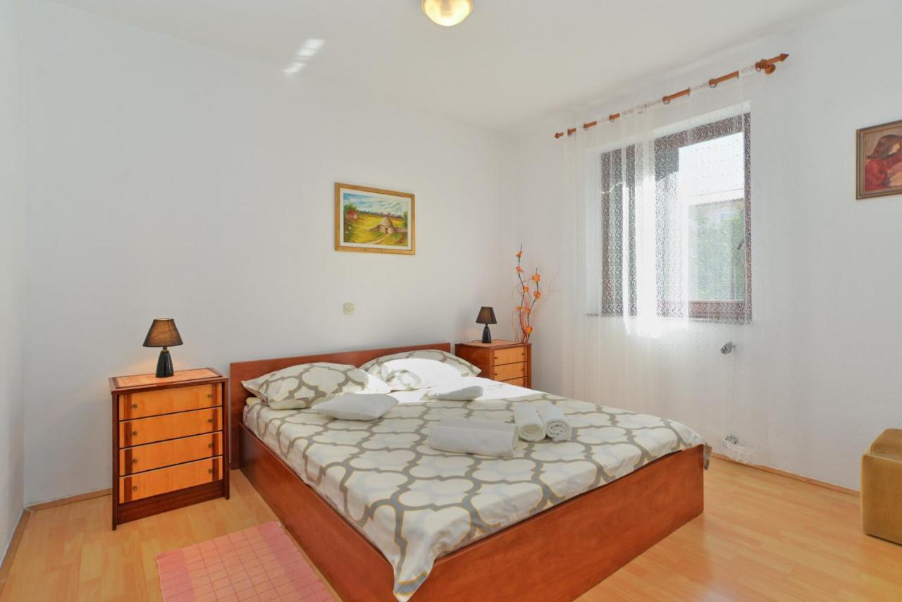 Apartment Jadranko 1761 Peroj Buitenkant foto