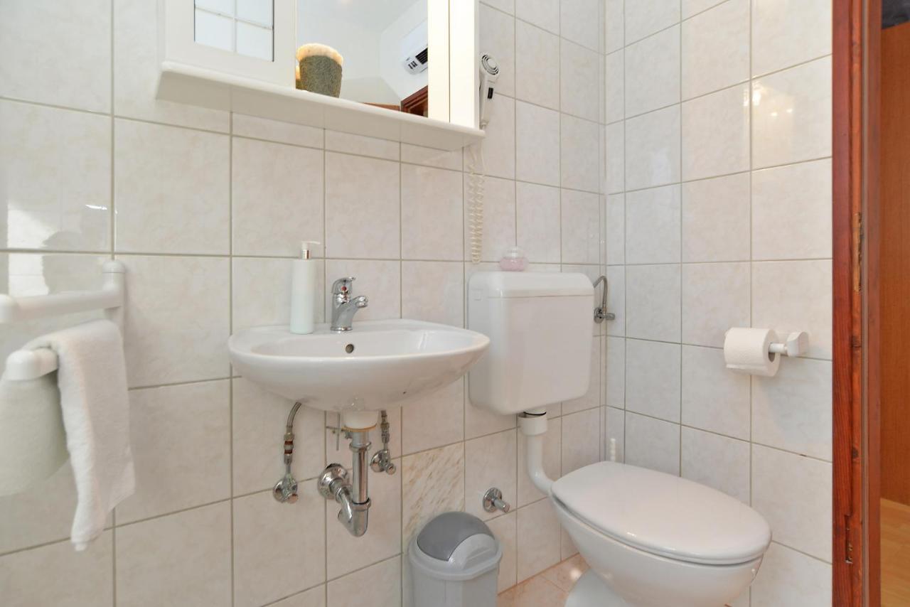 Apartment Jadranko 1761 Peroj Buitenkant foto