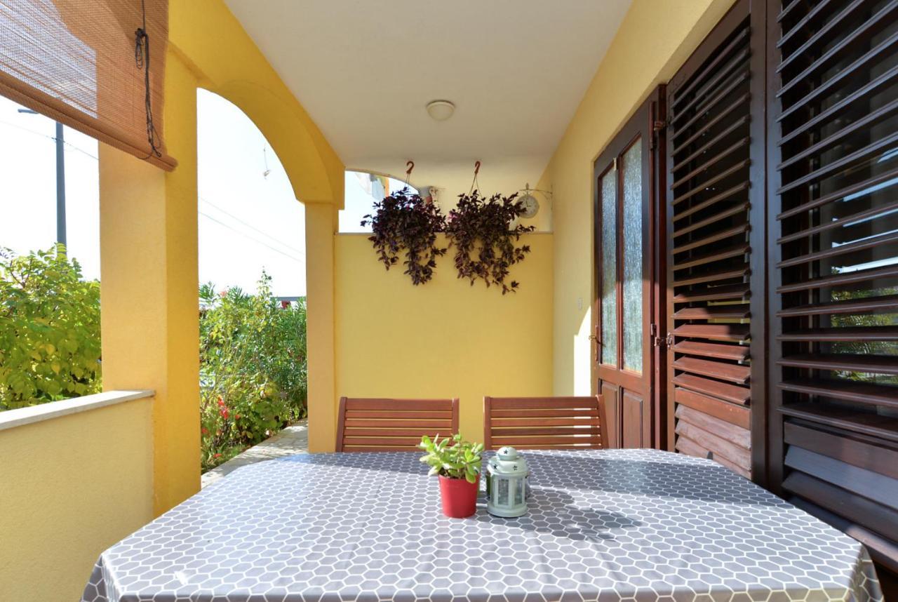 Apartment Jadranko 1761 Peroj Buitenkant foto